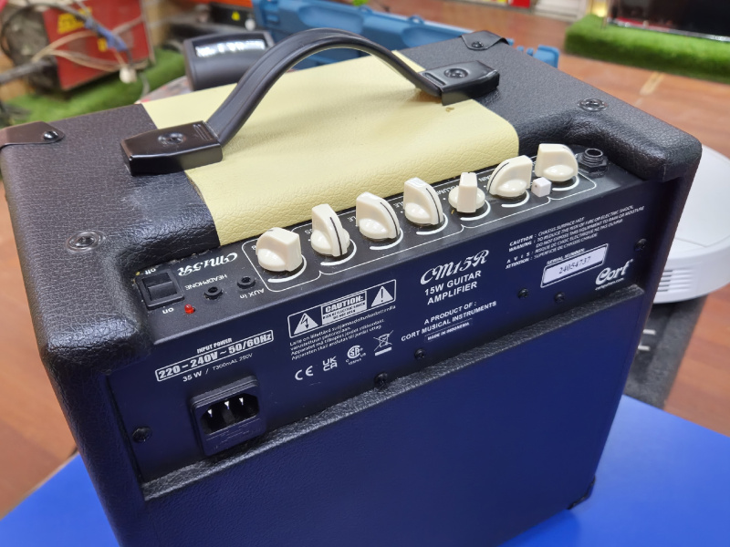 Комбоусилитель Cort CM15R
