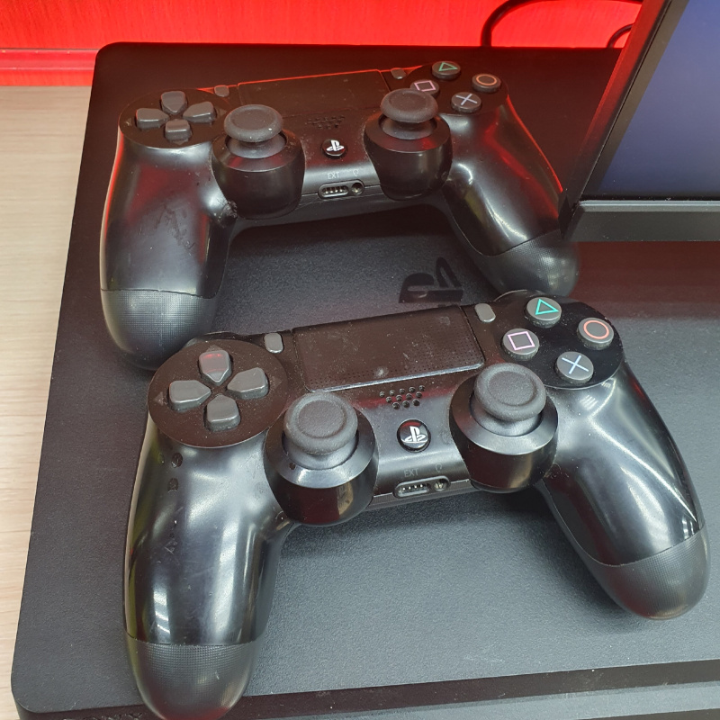 Игровая приставка Sony PS 4