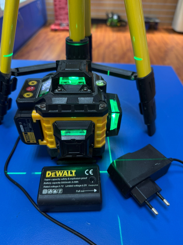 Лазерный уровень Dewalt --