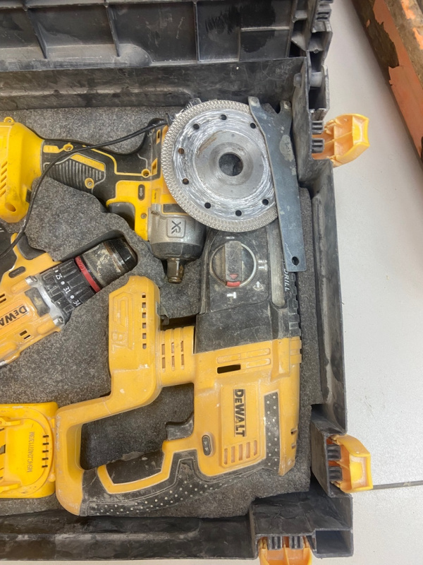 Набор электроинструмента Dewalt 4 в 1