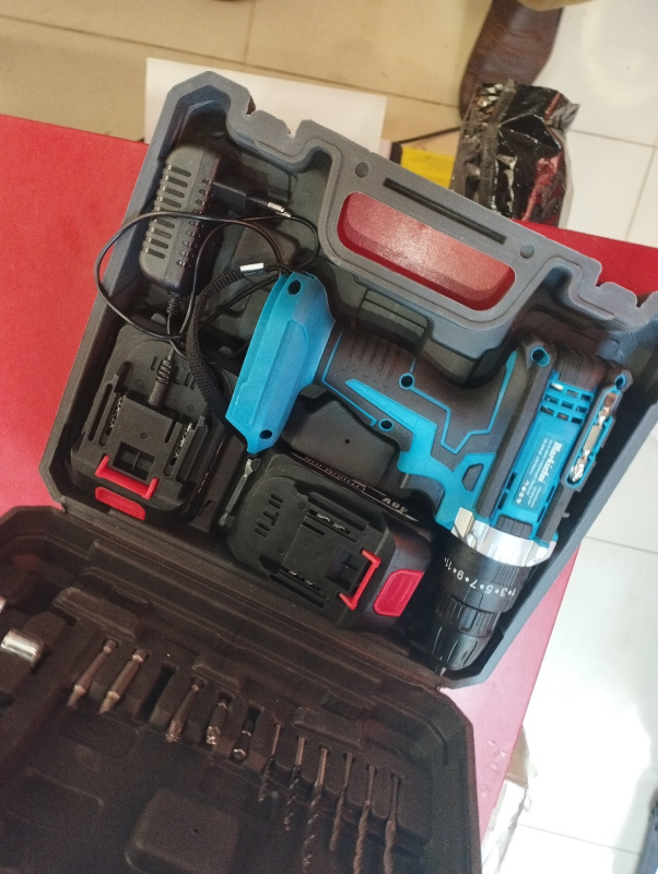 Шуруповерт Makita HP001GA101