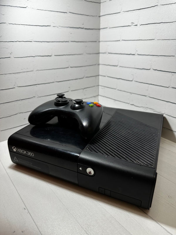 Игровая приставка Xbox 360 Е Model 1538