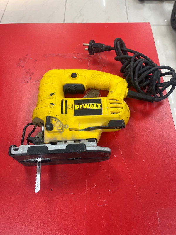 Электролобзик Dewalt DWE249